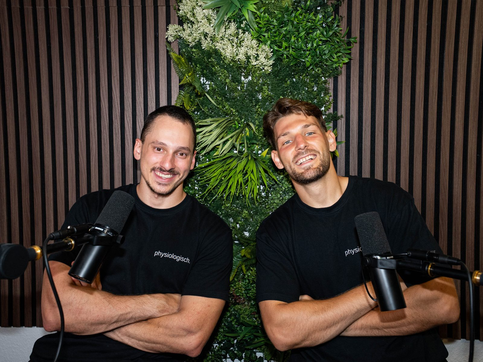 Michael und Marius im Podcast-Studio der Praxis PhysioLogico