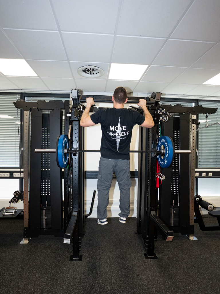 Krankengymnastik am Gerät (KGG) – Klimmzugtraining bei PhysioLogico